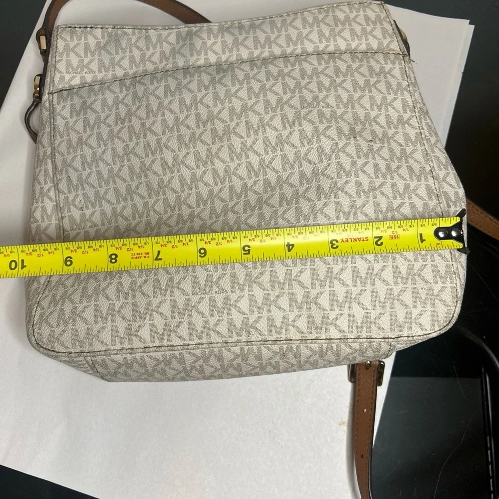 Michael Kors Jet Set Large Messenger Bag